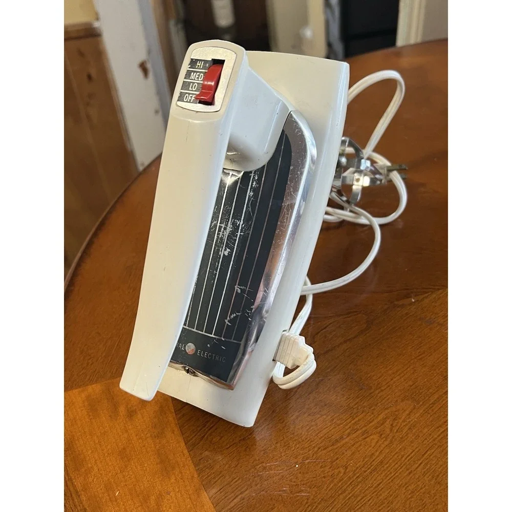 Vintage GE General‎ Electric Ivory Hand Mixer 30M47 Handheld Kitchen